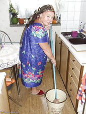 Mature cleaning lady makes it dirty