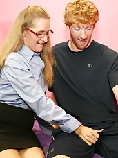 Milf Sara James gives Joey an awesome tugjob